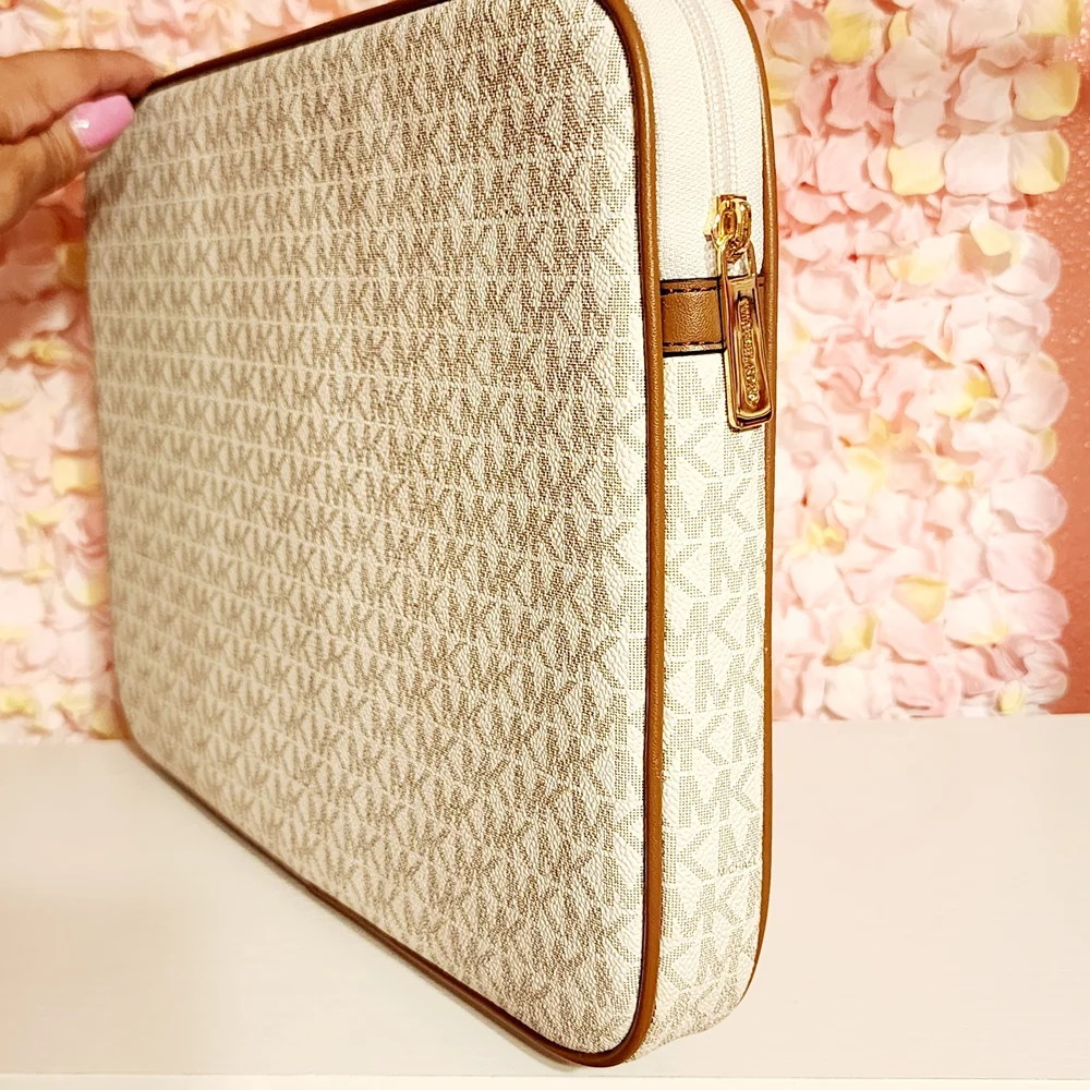 Michael Kors measures 13